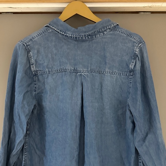 Liz Lange Maternity Chambray Shirt Denim Blue Long Sleeve Top - Picture 6 of 7